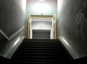 Recuerdos golpean: peldaño mitad escalera