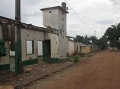 Cristianos Bangui reconstruyen mezquita destruida