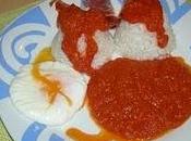 Arroz tomate huevos poché