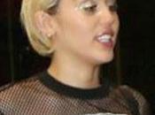 Miley Cyrus pasea sostén Nueva York