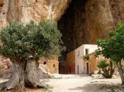 centenario pueblo italiano escondido dentro cueva