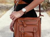 Combina maxivestido negro complementos marrón