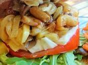 Sandwich vegano aguacate, salteado setas, cebolla manzana