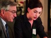 Segundo tráiler castellano para Becario’, Anne Hathaway Robert Niro
