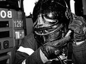 Salvadores, héroes cotidianos. blanco negro.