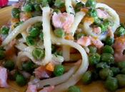 Espaguetis salmón guisantes Pasta ahumado Scialatielli salmone piselli
