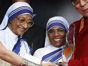 Rani Mukherjee entrega 'Mother Teresa Memorial International Award' Dalai Lama