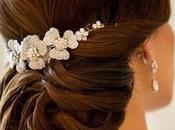 Moños bajos tanto para novias como invitadas