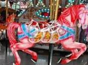 Persigues caballitos colores...