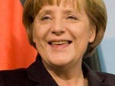 Merkel apoya futura entrada Polonia zona euro