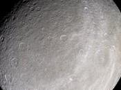 luna Saturno presenta atmósfera oxígeno