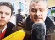 Periodista italiano golpea vivo hincha bromista