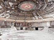 fotógrafa Kristina Kostadinova muestra ruinas arquitectónicas Bulgaria Comunista