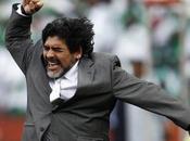 Maradona sigue tiros contra mundo entero