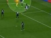 Luis Suárez debió expulsado desde primer tiempo