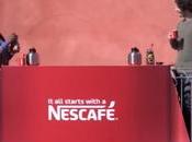 Nescafé estos vecinos través café entre balcón