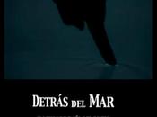 Detrás