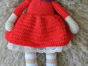 Muñeca ganchillo vestido rojo