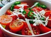 Ensalada tomate cherry guindilla queso