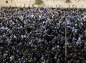 Miles personas acuden Kotel víspera Kipur