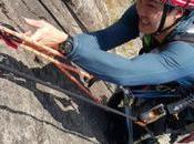 Atleta parapléjico escala metros alta montaña silla ruedas