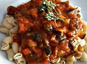 Caracolas verduras salsa tomate casera