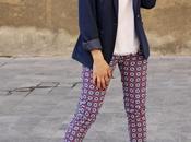 Casi primavera: americana azul marino pantalón estampado