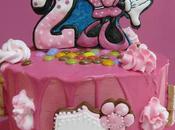 Minnie drip cake