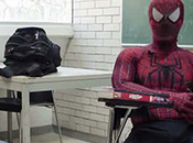 Este profesor mexicano clases vestido como Spider-Man