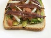 Tosta anchoas aguacate tomate
