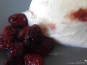 Helado cremoso queso fresco frutos rojos