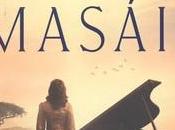 viaje África través piano para Masáis?