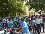 Neiba, maestros llegan paran clases politécnico católico.