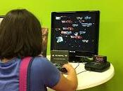 visitantes zona retro GamesCom disfrutan homebrew español