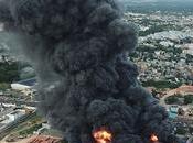 Incendio destruye almacén Plaza Lama.