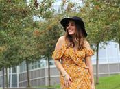 Outfit vestido amarillo sombrero