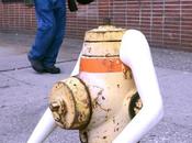 Este artista dedica ponerle brazos objetos calle… resultado genial