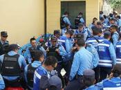Presidente habló teléfono policías sublevados Honduras.
