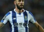 Miguel Layún quiere dejar Porto tener minutos