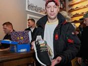 Berlín colas #zapatos #Adidas sirven como bono transporte