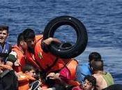 Miles refugiados, ahogados Mediterráneo, mientras Europa mira para otro lugar, decir palabra.