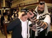 Emergencia avión oración ritual tres pasajeros judíos