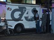 Asaltan camión valores Azua huyen millones pesos.