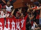 llevan amigo muerto ataúd última partido fútbol