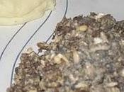 Revuelto morcilla piñones