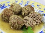 Albóndigas salsa cebolla olla