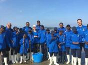 Escuela Fútbol Base Angola marisqueando Cambados