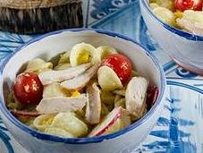 Ensalada pasta pollo salsa aguacate