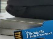 USBs personalizados verano, pareja bien avenida. ¡Descubre qué!