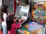 Usar exceso consola, tableta celular afecta órganos como ojos, músculos dedos, vejiga colon.